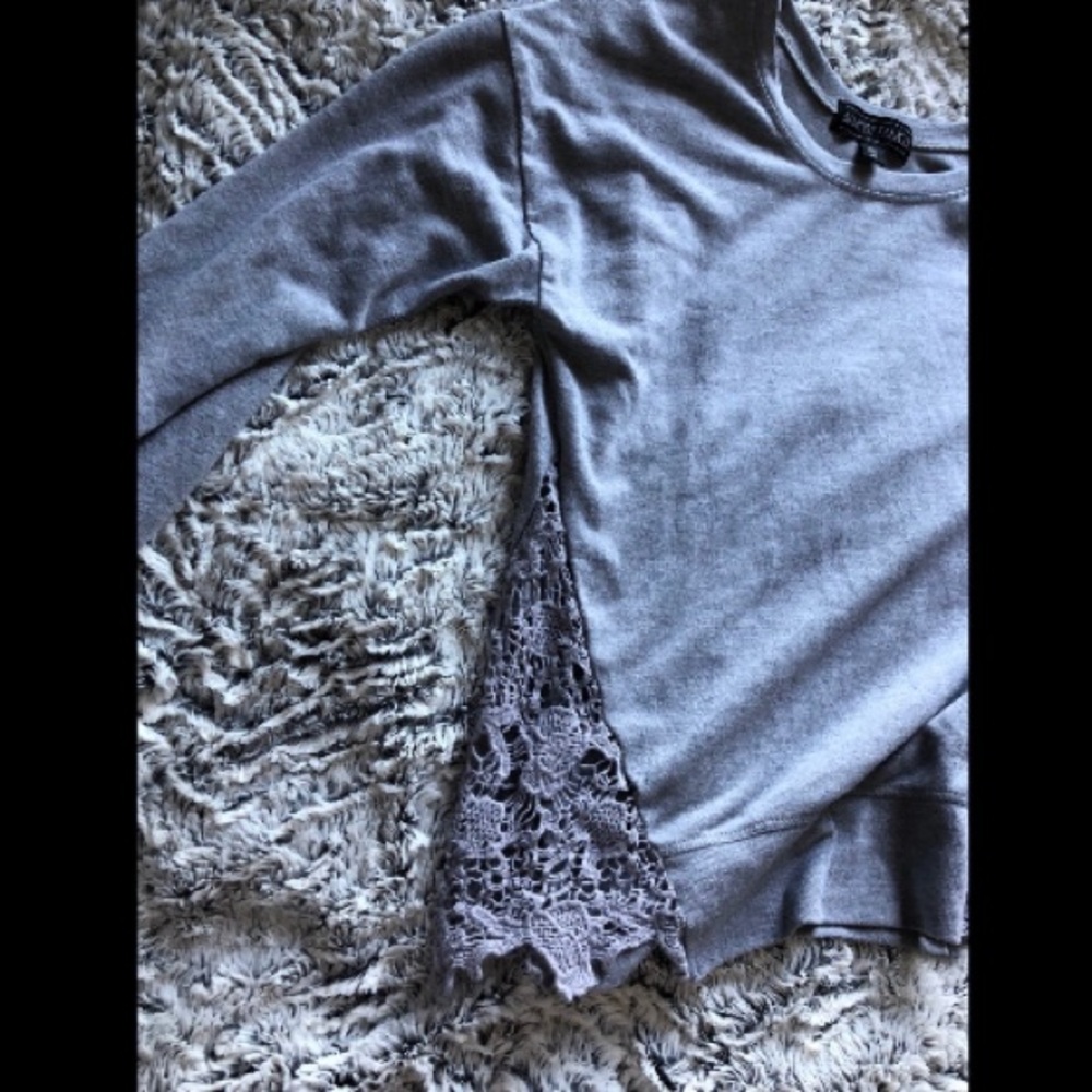 Women’s long sleeve top